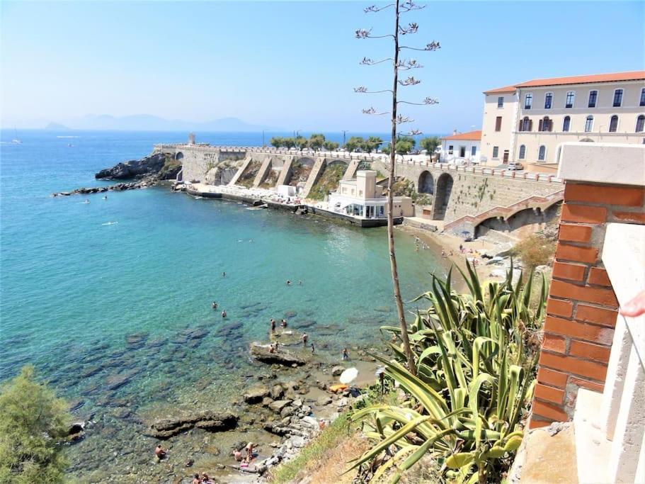 Sunny Courtyard Piombino Exterior foto