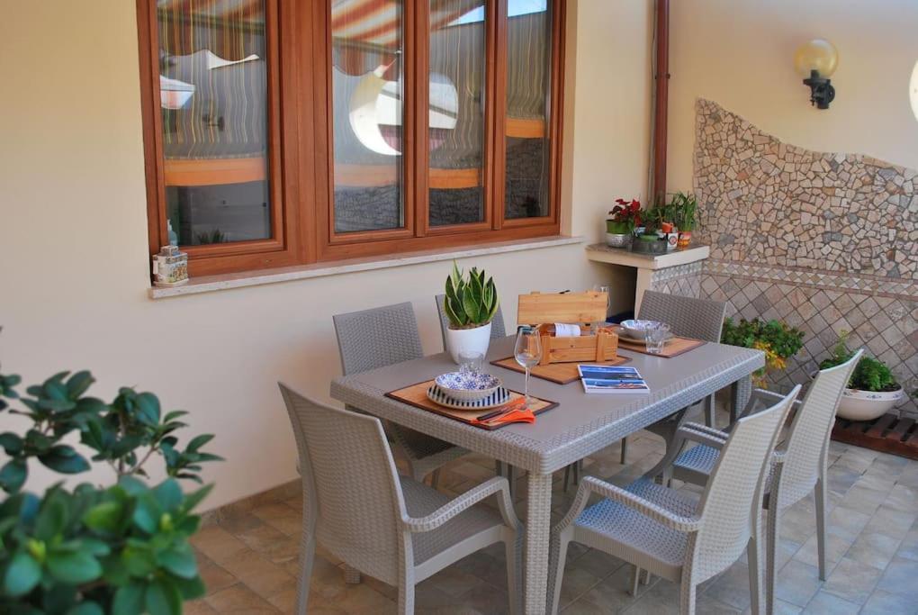 Sunny Courtyard Piombino Exterior foto