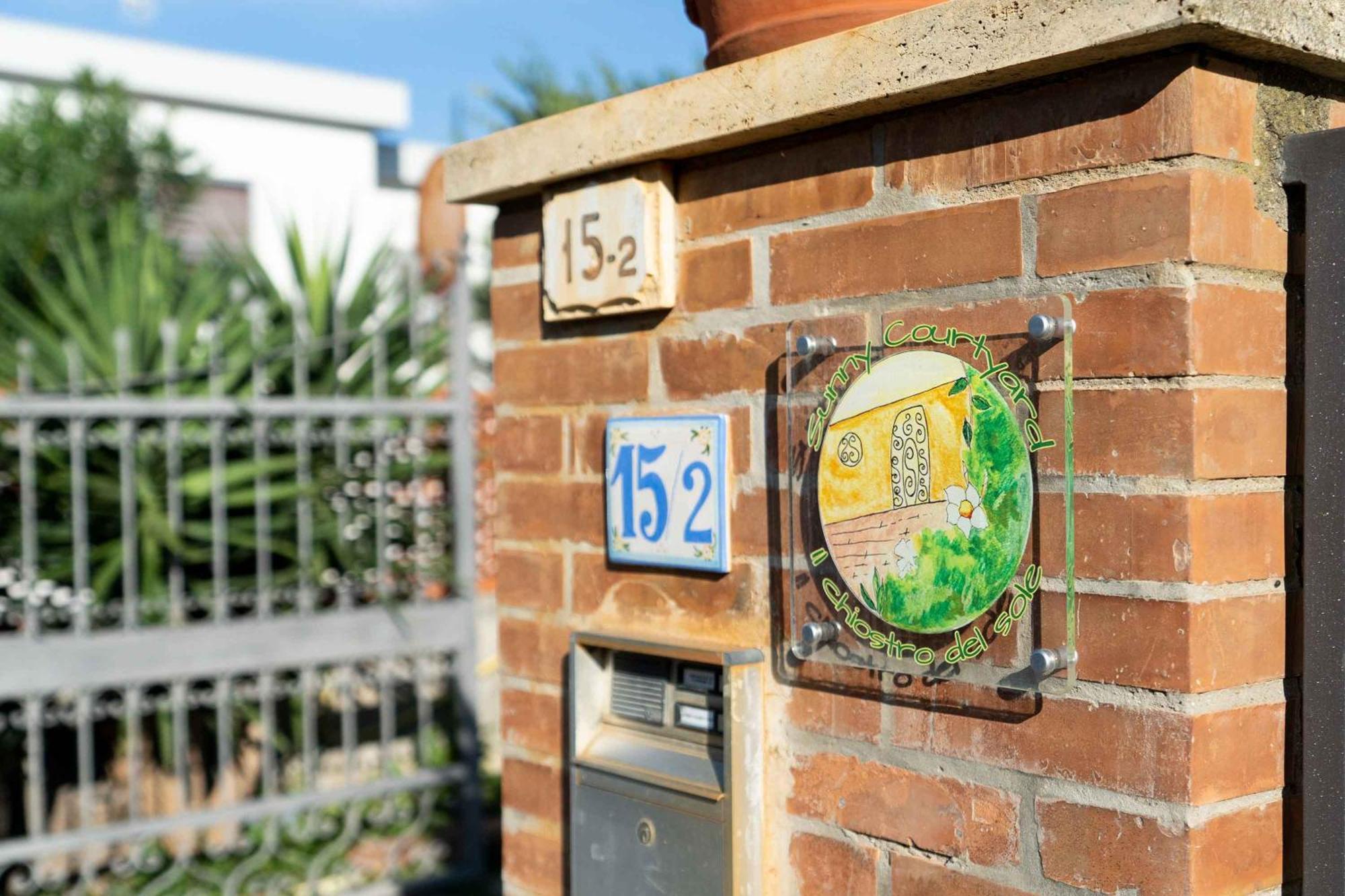 Sunny Courtyard Piombino Exterior foto