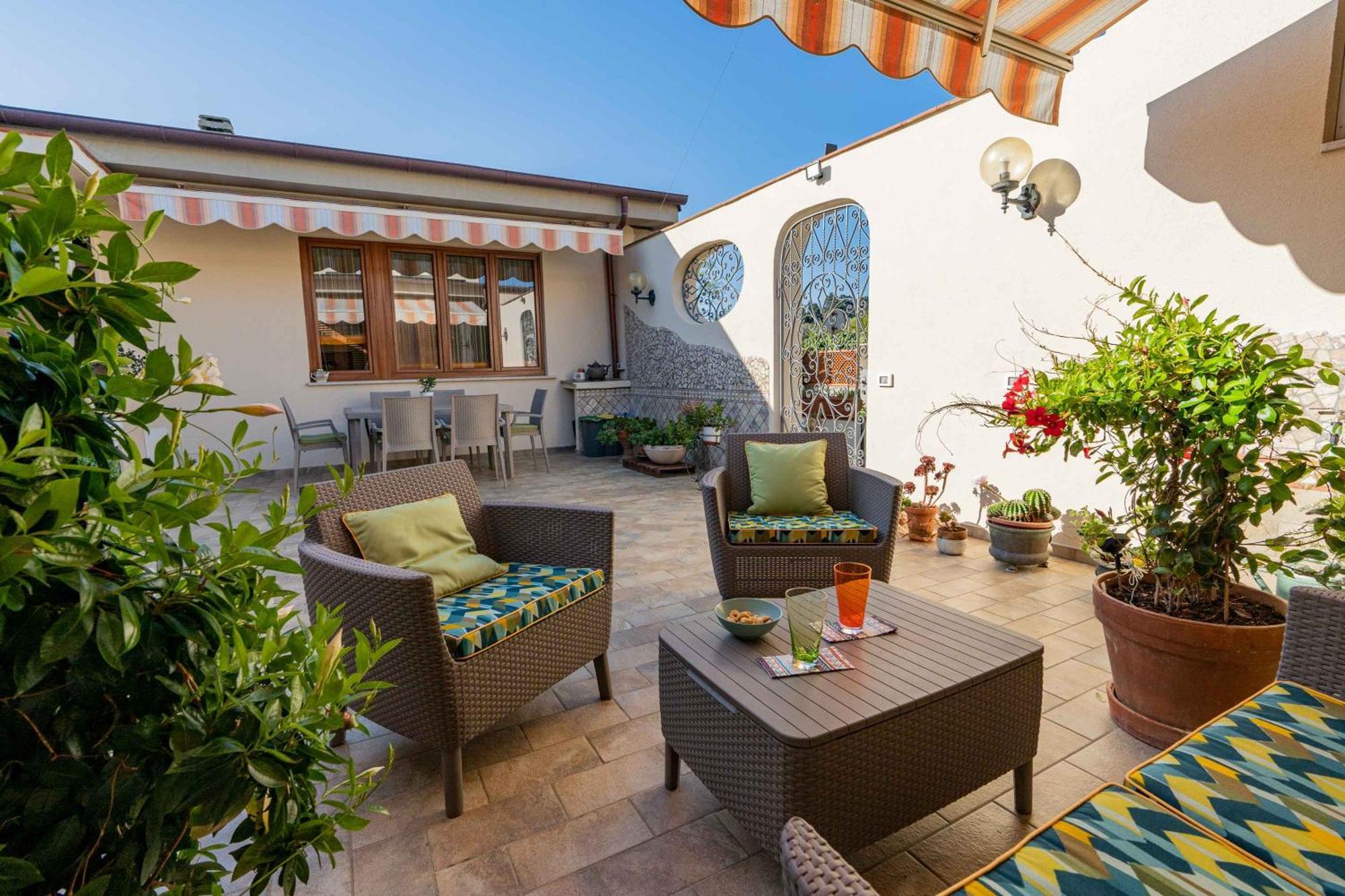 Sunny Courtyard Piombino Exterior foto