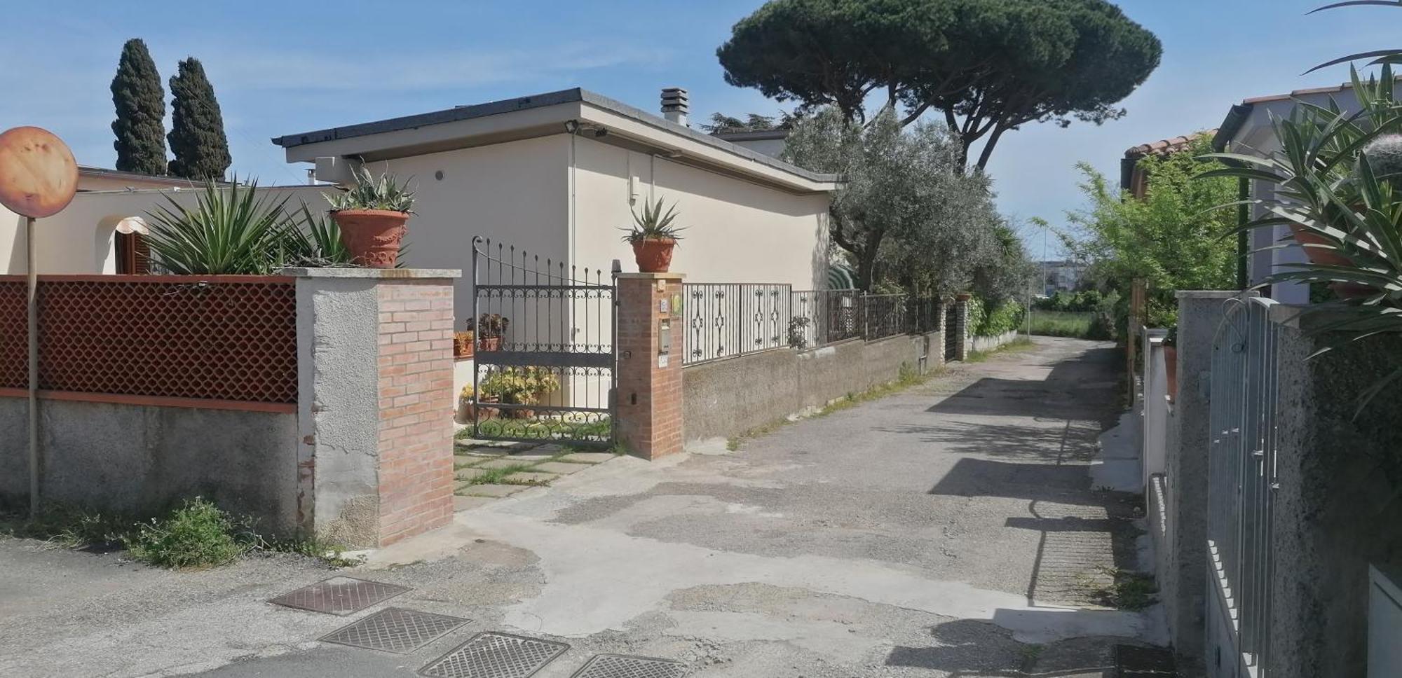 Sunny Courtyard Piombino Exterior foto